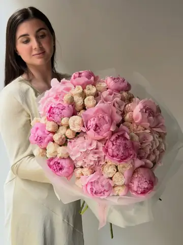 Ангелина — основательница Serotonin Flowers